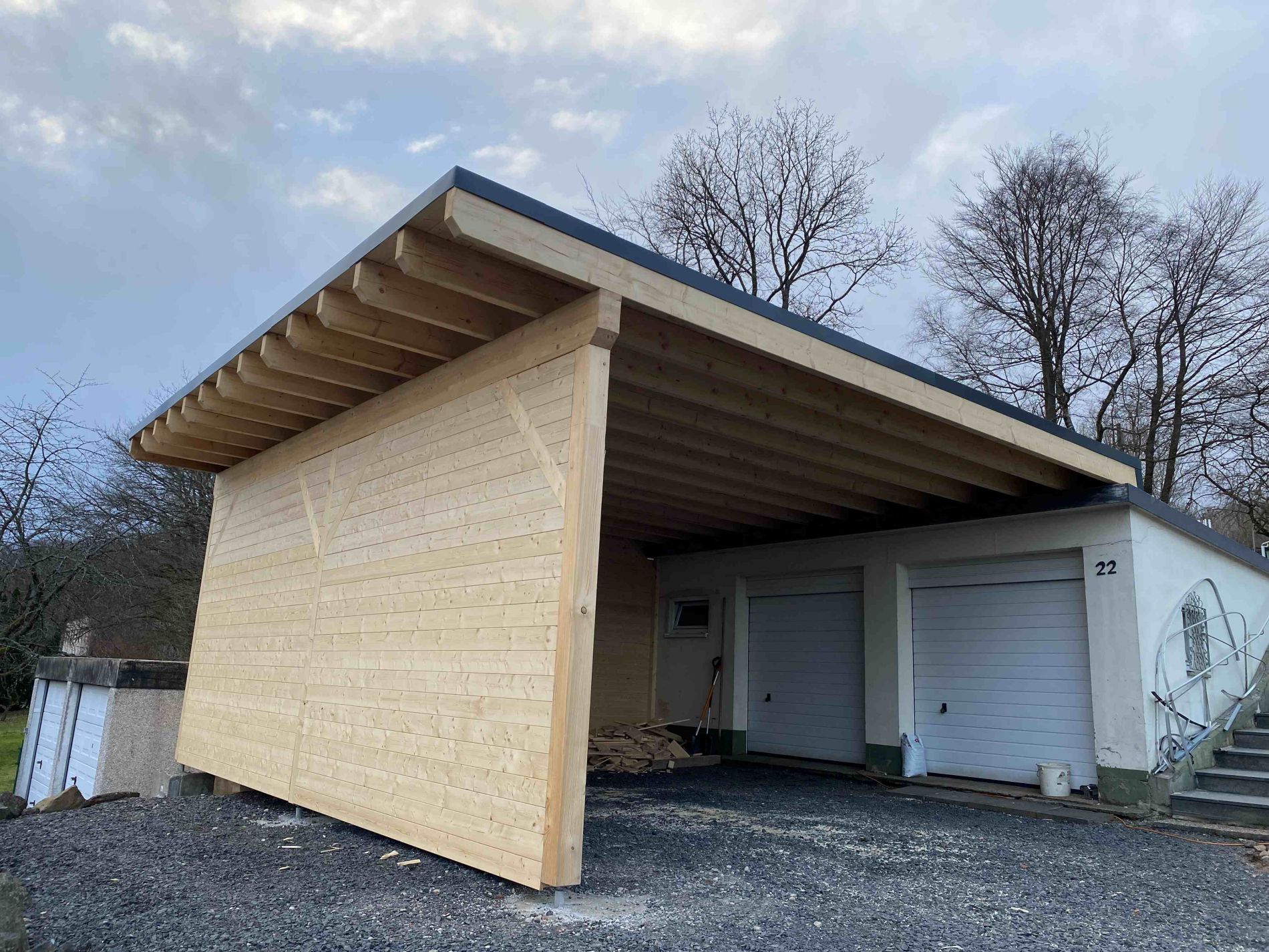 Carportanbau an bestehende Garage