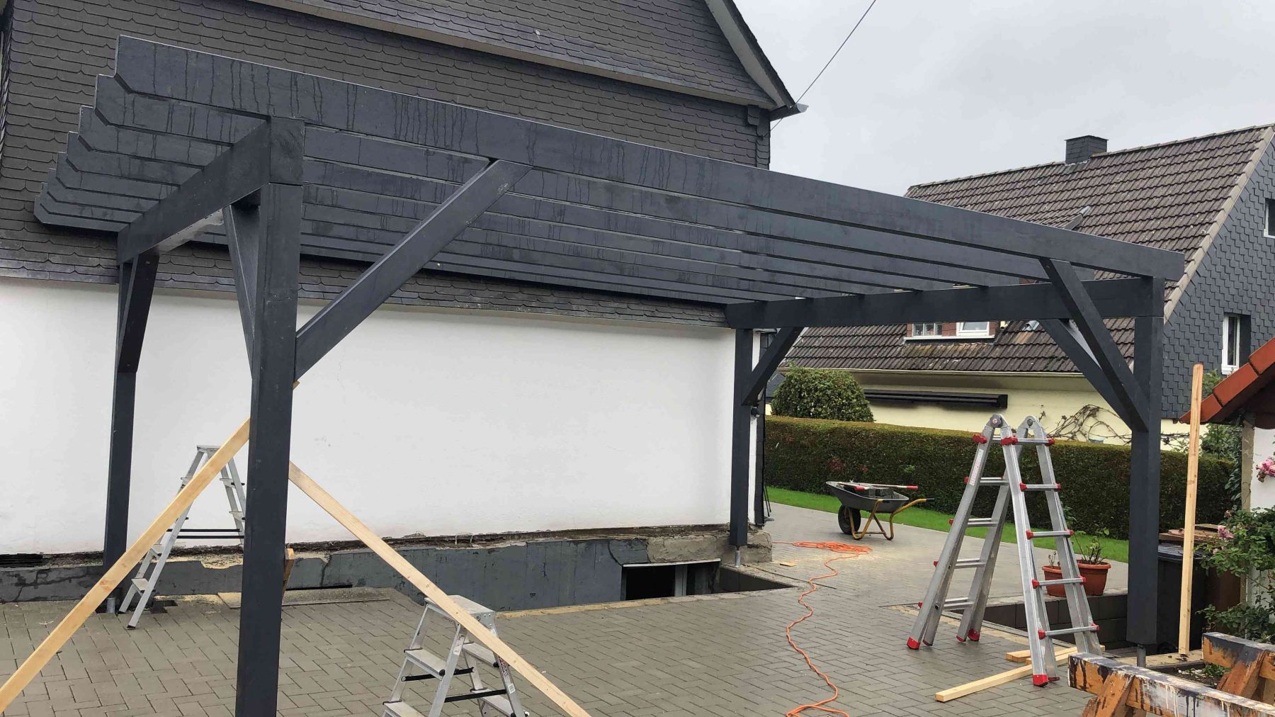 Carportanbau an ein Wohnhaus