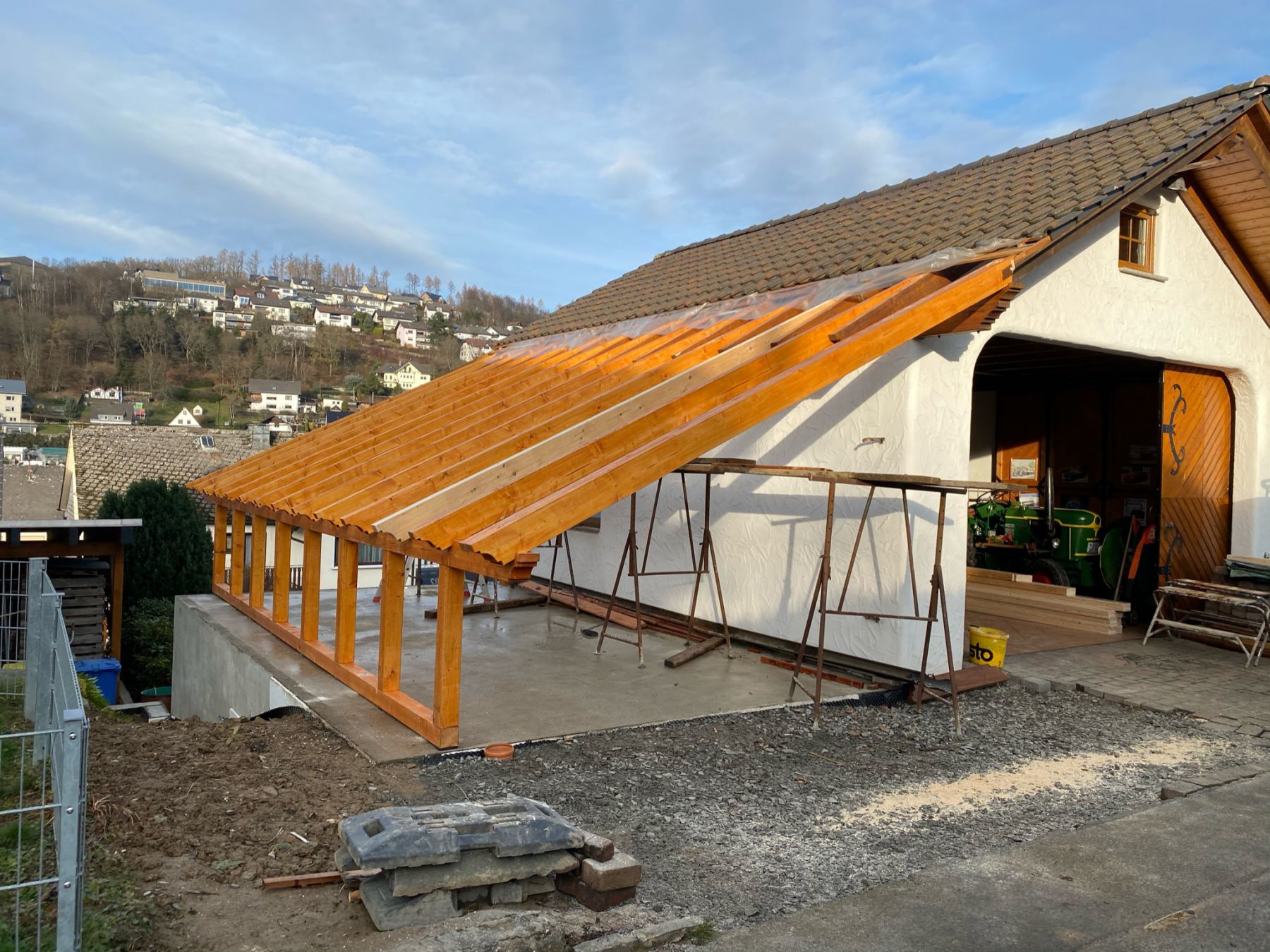 Carportanbau an bestehende Garage